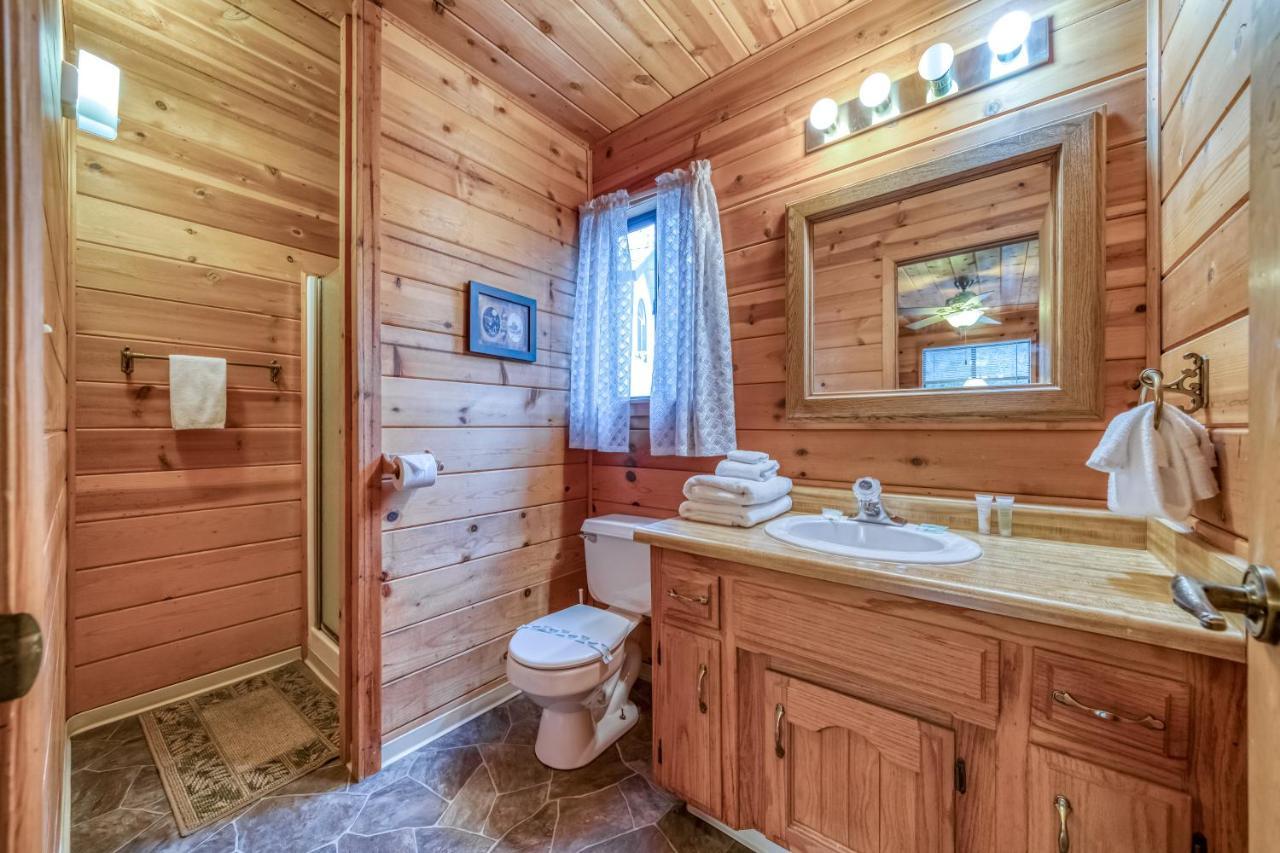 Black Bear Cabin Bass Lake Exterior photo