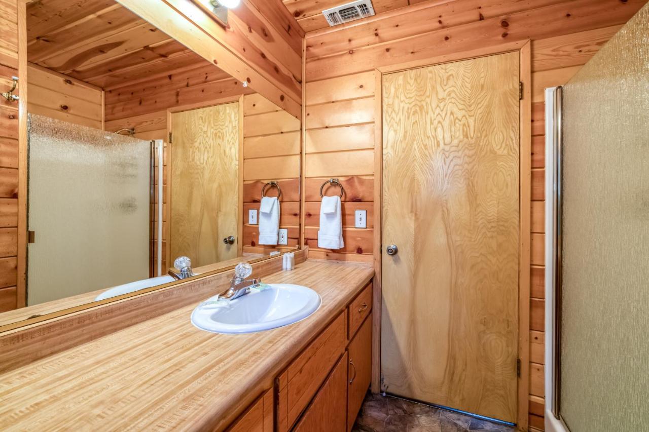Black Bear Cabin Bass Lake Exterior photo